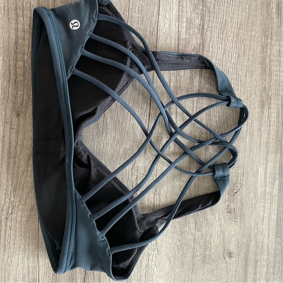 Six Lululemon bras - Picture 5 of 7